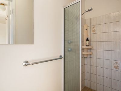 7 De Bernales Street, Hannans