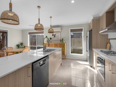52 McEwan Drive, Cranbourne East