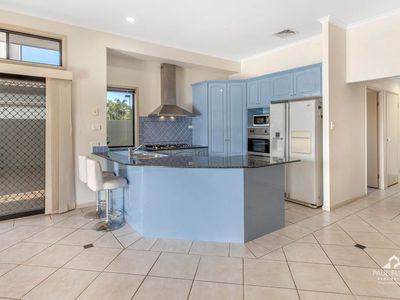 156 MONTEREY KEYS DRIVE, Helensvale