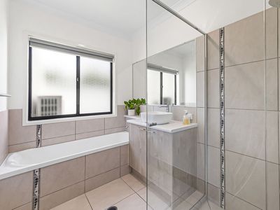 6 Melos Place, Parrearra