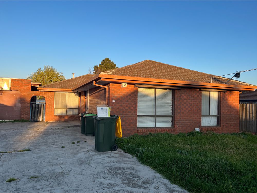 18 Lancelot Court, KINGS PARK