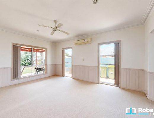 A Rare Opportunity on a North-Facing 880m² Block image 4