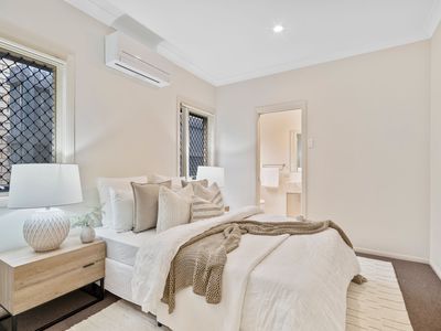 23 Hyde Avenue, Springfield Lakes