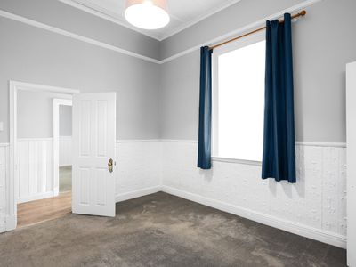 208 Piccadilly Street, Piccadilly