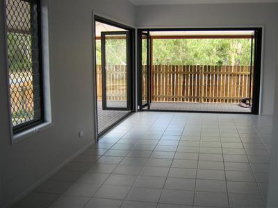 2 / 40 Walker, Cooktown