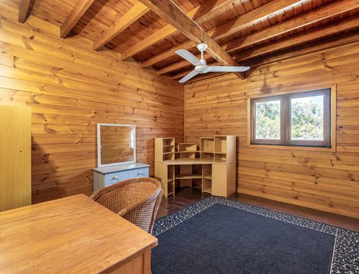 Enter Acreage Freedom with Exceptional Multi-Generational Versatility image 14