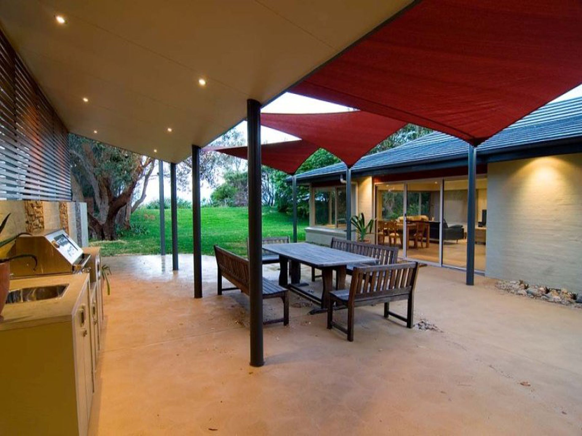 8 Mitchell Parade, Mollymook