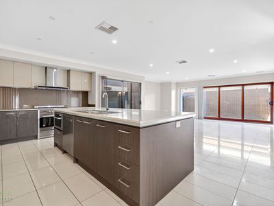 43 Lakeside Parade, Jordan Springs