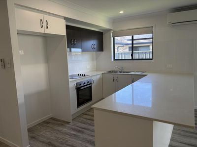 2 / 10 Satinwood Avenue, Urraween