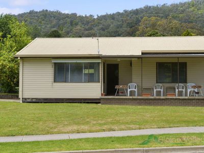 36 Lakeside Avenue, Mount Beauty