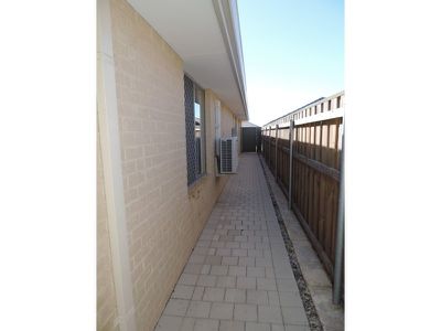 16 Midgegooroo Street, Ellenbrook
