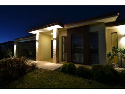 18 Johnsonia Bend, Hammond Park