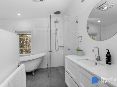 100 Railway Road, Elmore