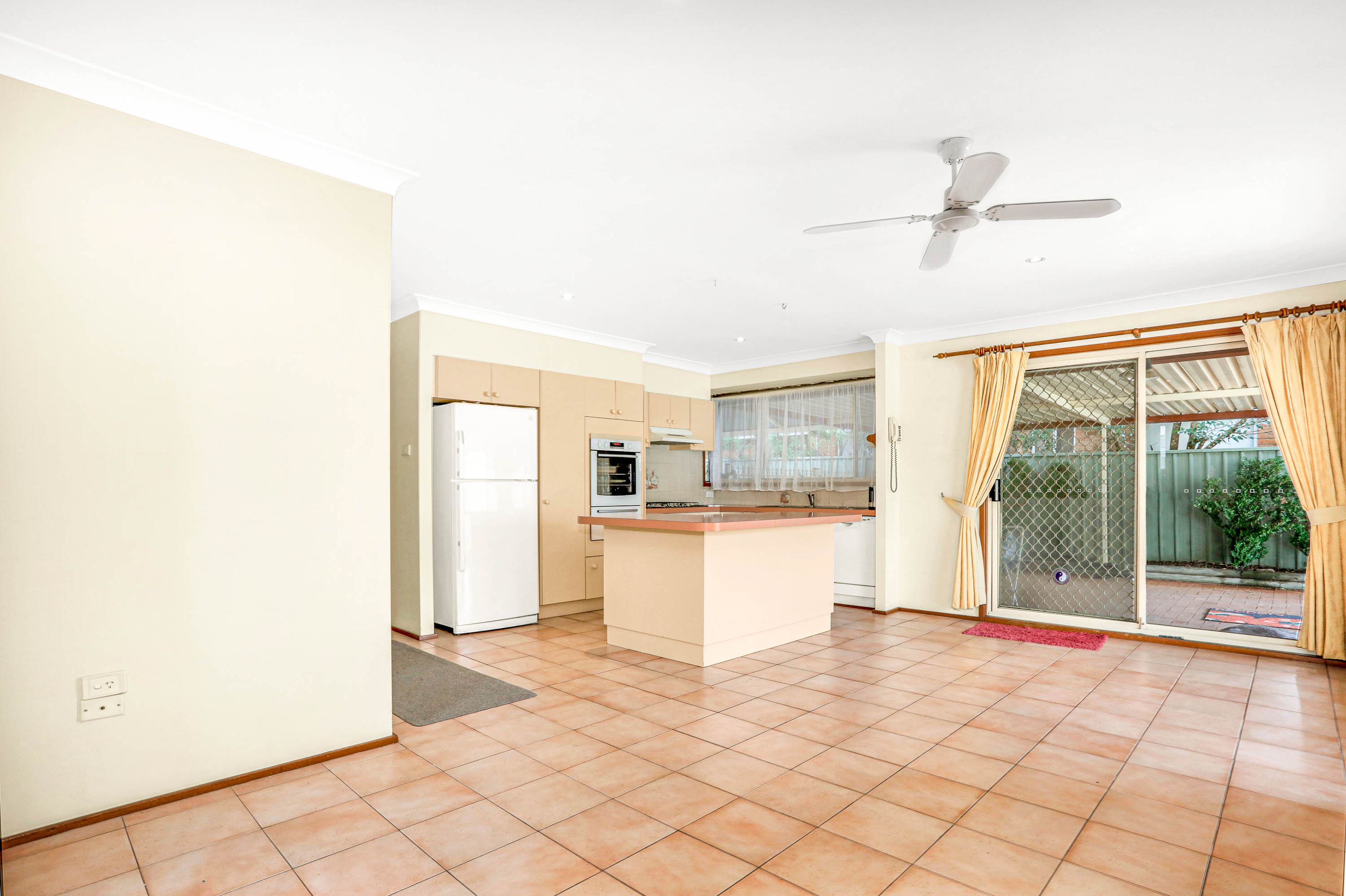 4 Henze Crescent, CLAREMONT MEADOWS