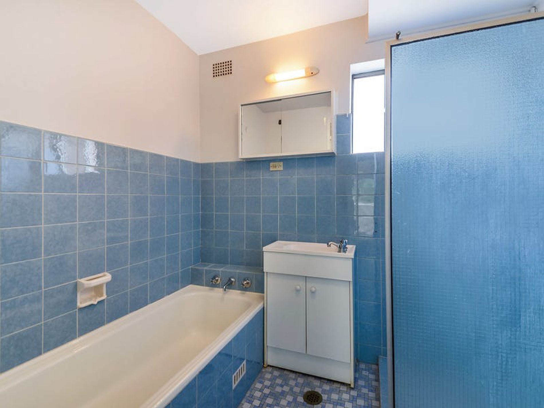 4 / 3 O'Rourke Crescent, Eastlakes