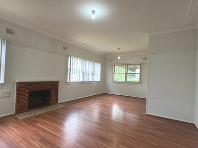 16 Tamplin Rd, Guildford