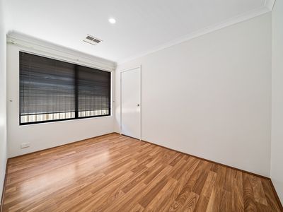 15 Harrington Avenue, Tapping