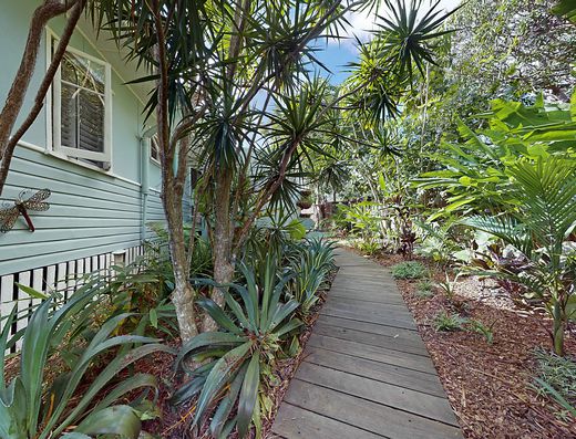 Unfurnished Cottage with Pool Close to the River image 4