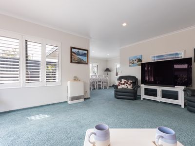 2 Jeannie Way, Waikanae Beach