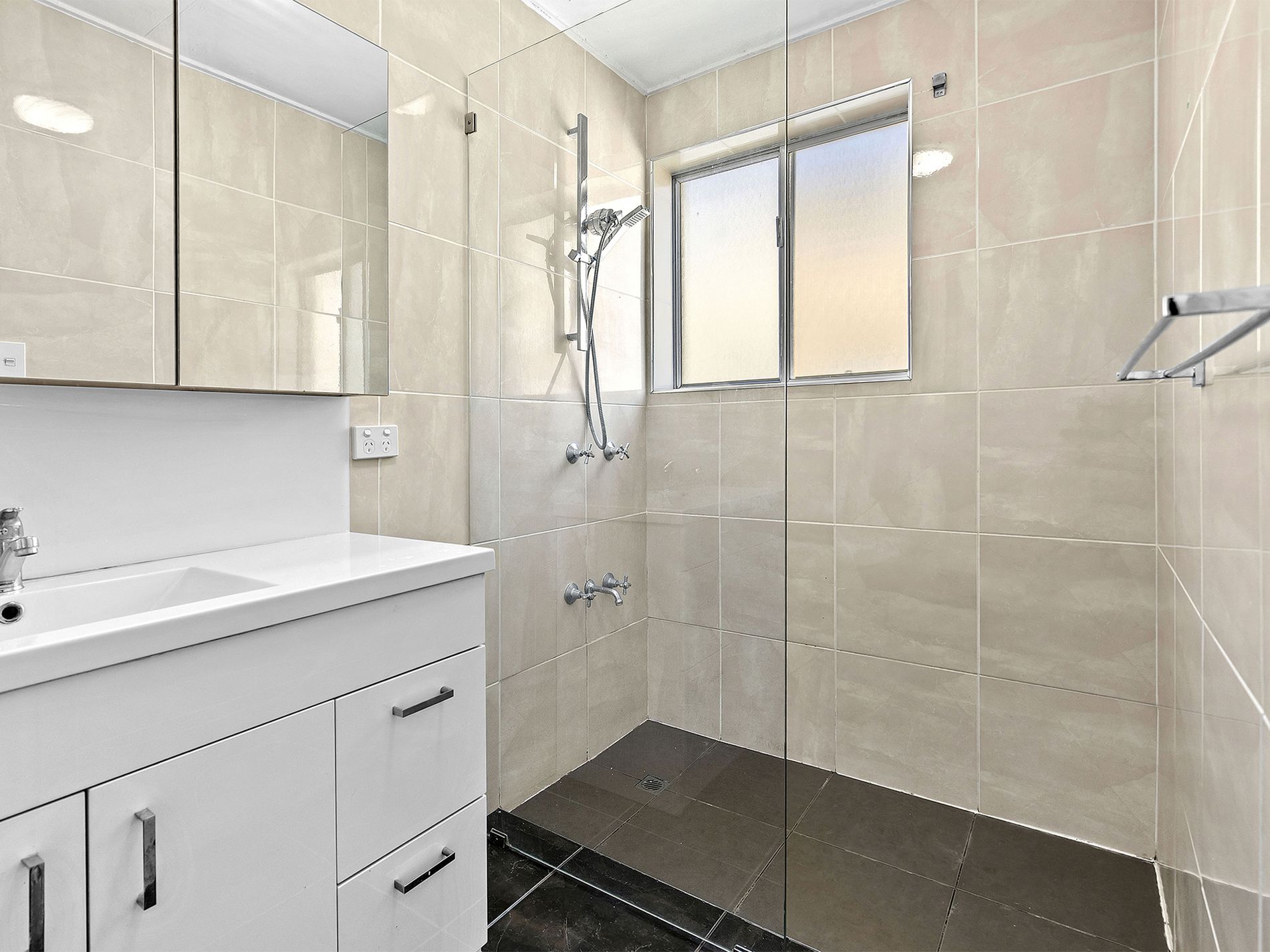 2 / 313 Lancaster Road, Ascot