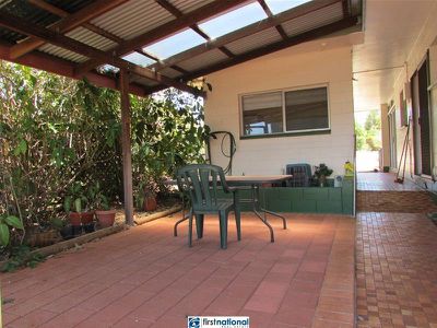 5 Armstrong Street, Atherton