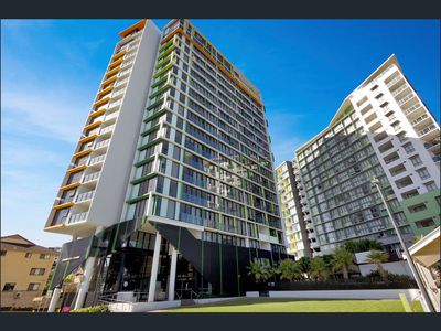 2205 / 10 Trinity Street, Fortitude Valley