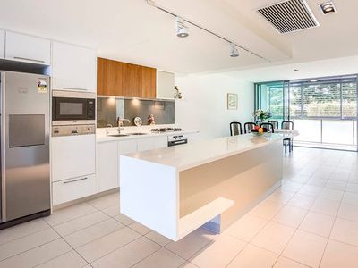 31104 / 2 Ephraim Island Parade, Paradise Point