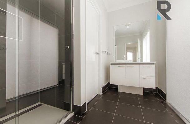 28 Emblem Way, Craigieburn
