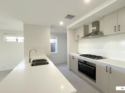 3 Brumlow Way, Lakelands