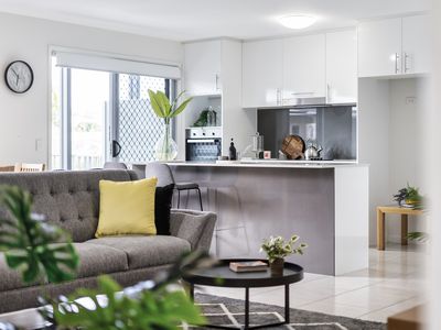 6 / 37 Witheren Circuit, Pacific Pines