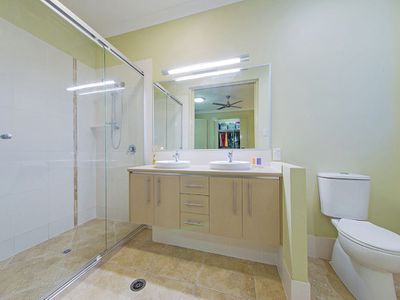 32 Higgs Circuit, Wynnum West
