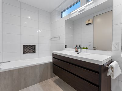 12B Parr Terrace, Castor Bay