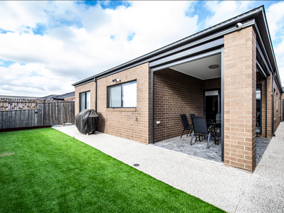 17 Pepita Crescent, Manor Lakes