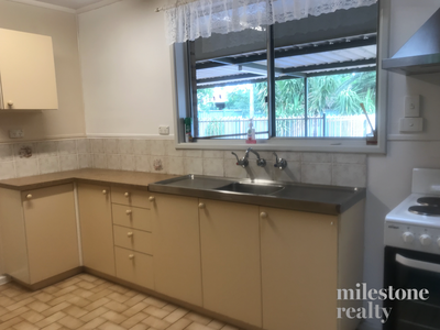 90 Oleander Street, Tom Price