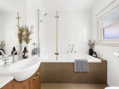 287 Douglas Parade, Newport