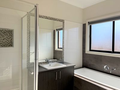 1 / 159 Botanica Springs Boulevard, Brookfield