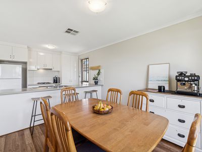 8 / 15 Windsong Court, Morphett Vale