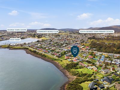 8 River Leads Drive, George Town