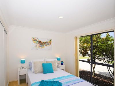 10 Riverbreeze Avenue, Noosa Waters