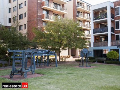 1 / 20 Pendal Lane, Perth