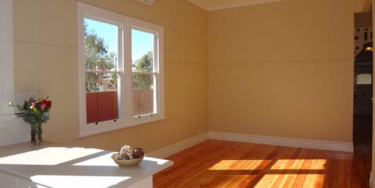 7 Lily Street, Violet Town