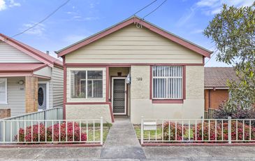 109 Martini Parade, Lithgow