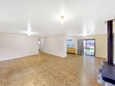 51 Planet Avenue, Atherton