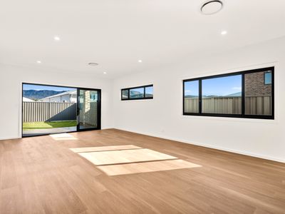 21 Hatter Circuit, Calderwood