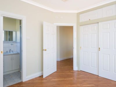 11 Russell Street, Piccadilly