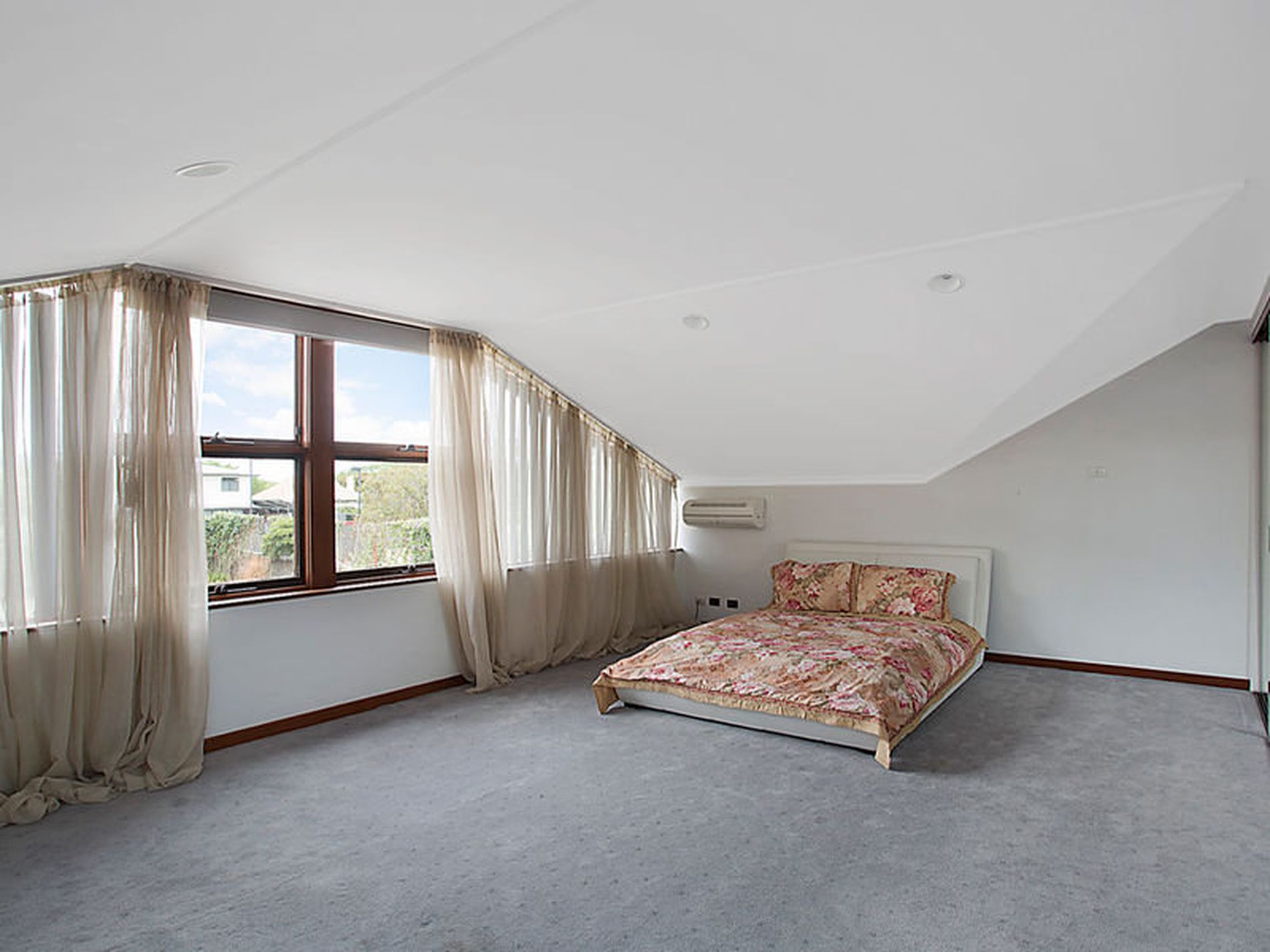9 Cross Road, Kingswood