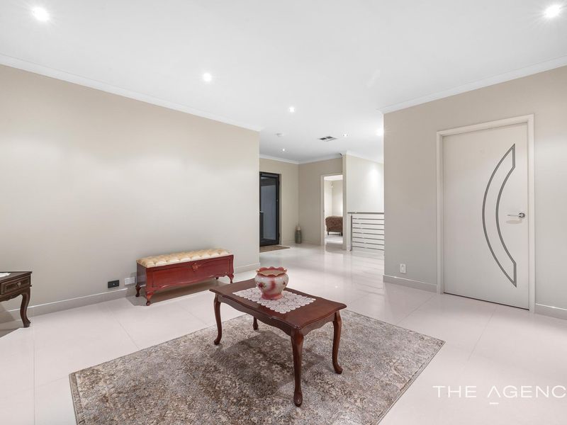 4 Sandford Avenue, Lake Coogee