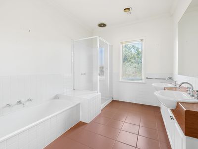 46 Crofton Drive, Williamstown