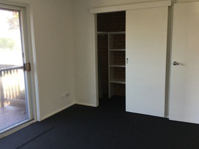 2 / 52 Peterborough Avenue, Lake Illawarra