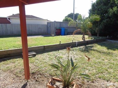 17 Lesley Drive, Hampton Park